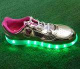 TÊNIS ORTOPÉ LED Dourado